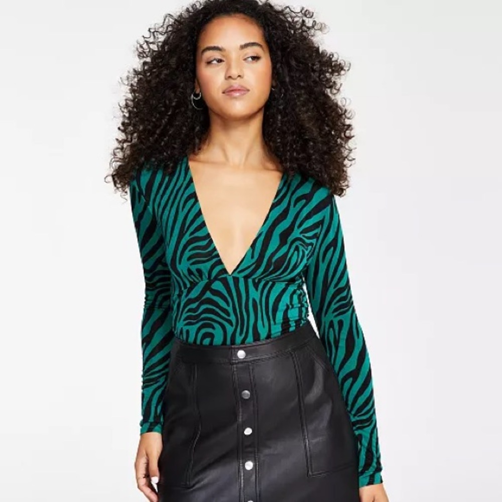 Bar III Women’s V-Neck Long sleeve Dark Green Zebra Print Bodysuit Size L